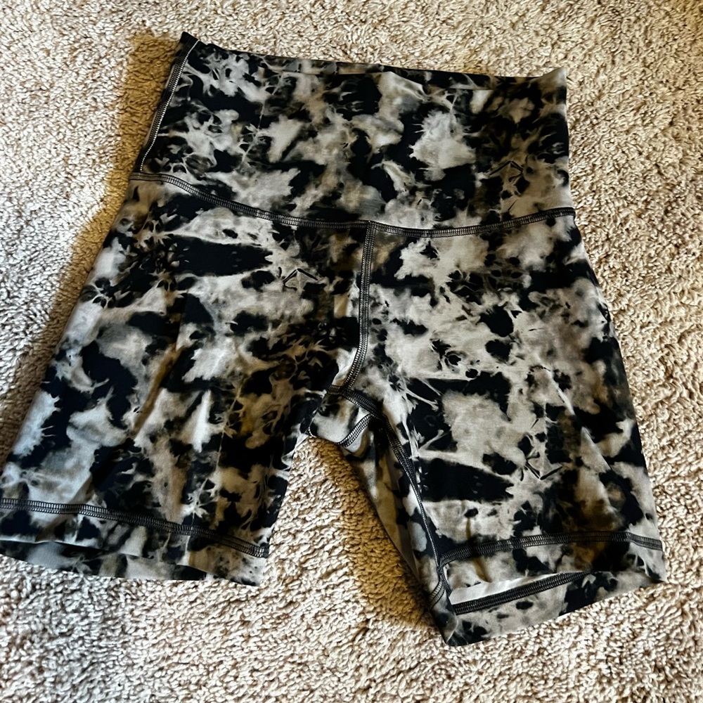 Lululemon wunder trains shorts